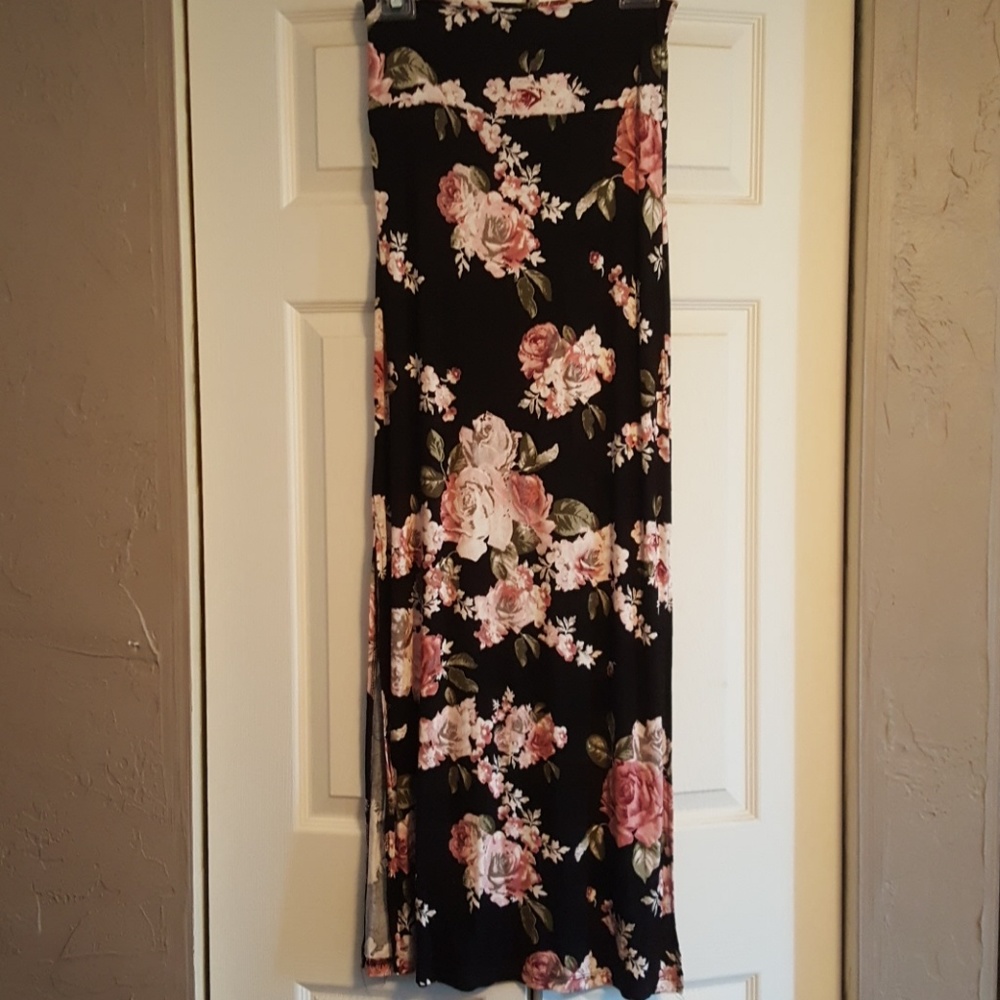 Flowered maxi skirt